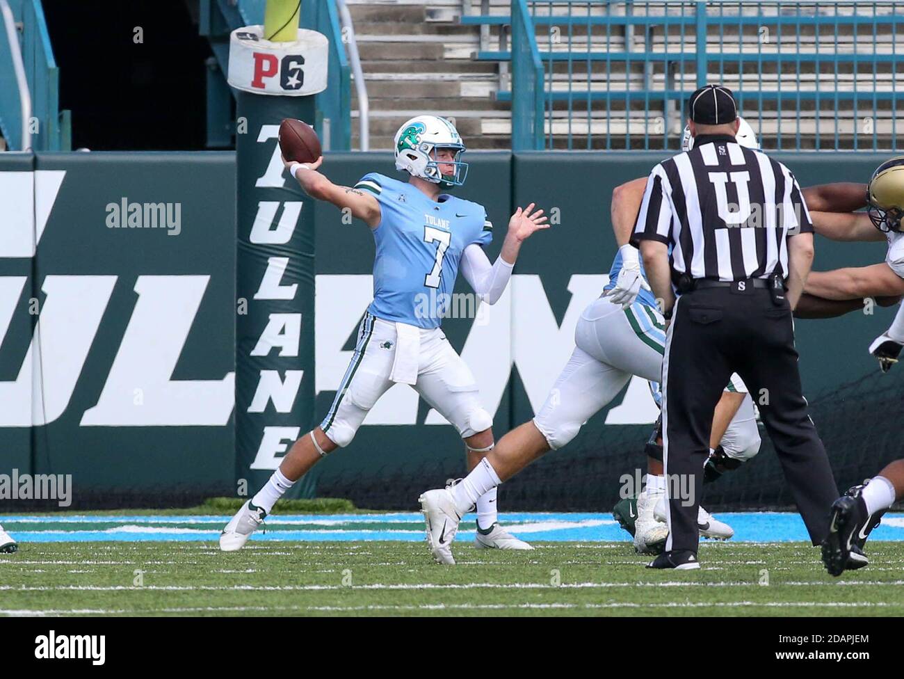 New Orleans, LA, USA. 14th Nov, 2020. Tulane quarterback Michael Pratt (7) delivers a pass
