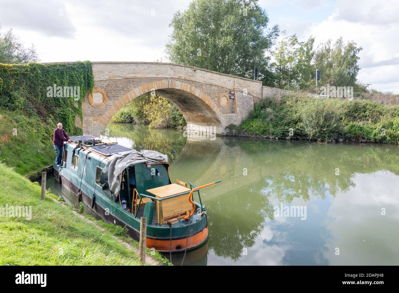 Canal boat on River Thames at Tadpole Bridge, Buckland Road, Buckland Marsh, Oxfordshire, England, United Kingdom Stock Photo
