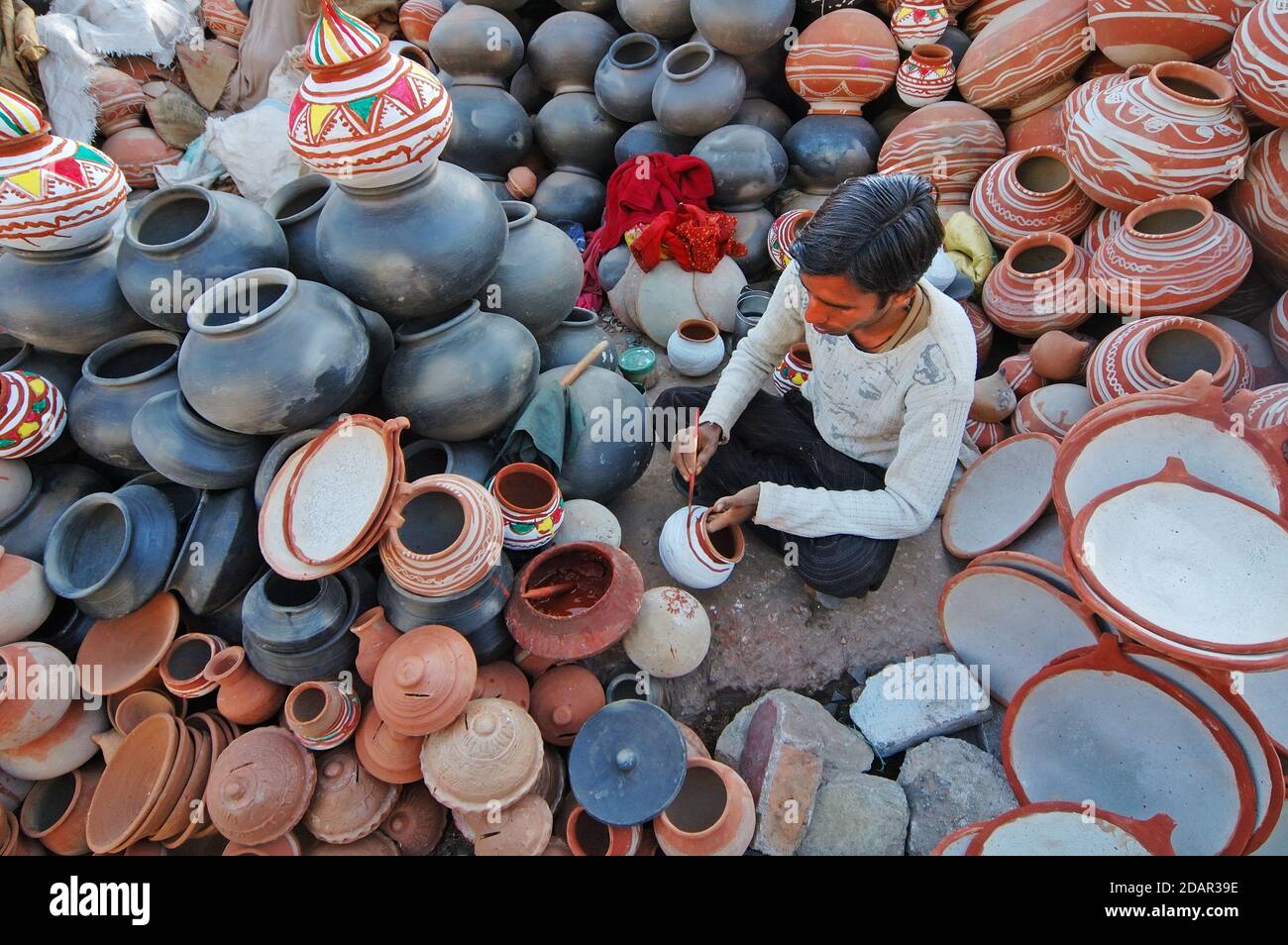 Traditional indian pottery hires stock photography and images Alamy