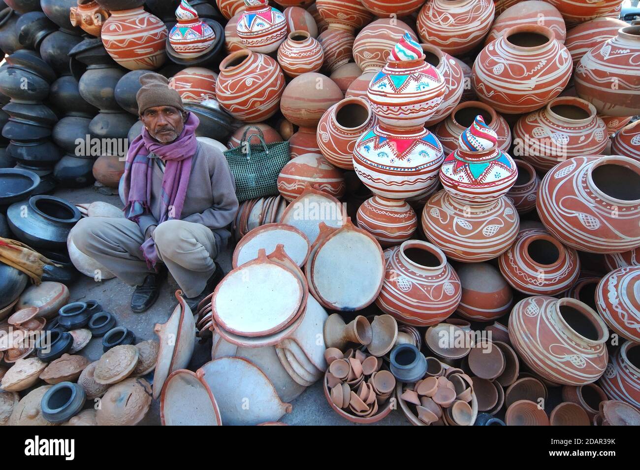 Traditional indian pottery hires stock photography and images Alamy