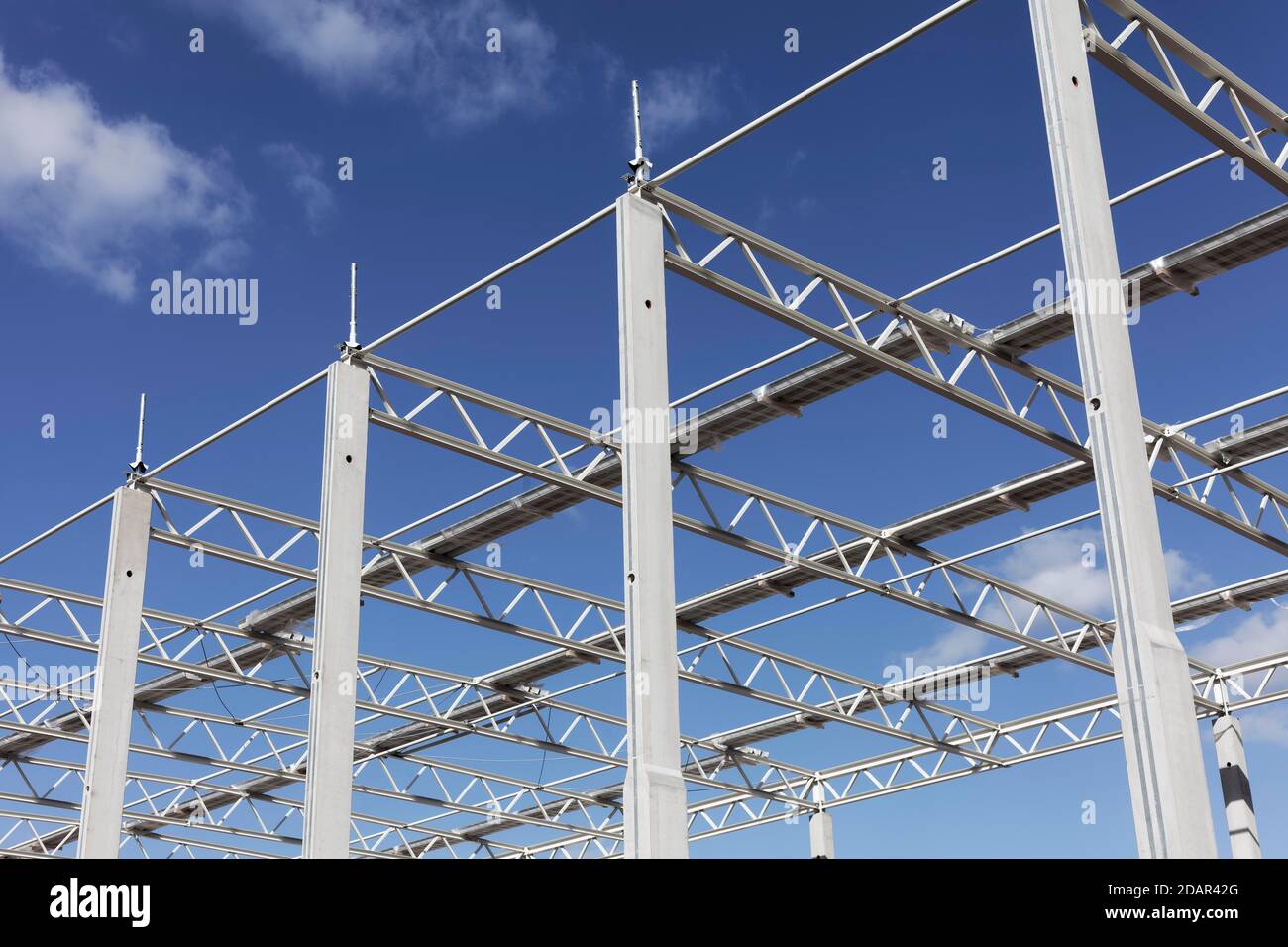Shell of a logistics hall, concrete pillars and roof construction, Duisburg, North Rhine-Westphalia, Germany Stock Photo