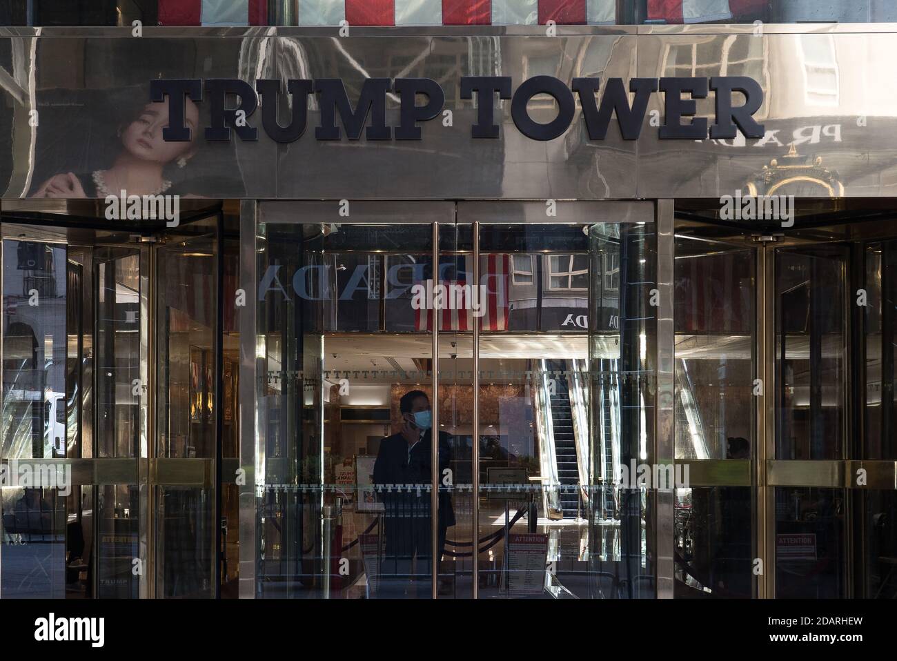 May 20, 2020. Manhattan, New York, Usa. A security man wearing a face mask stands inside the entrance of Trump Tower on fifth avenue. Stock Photo