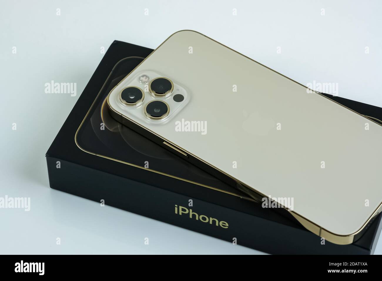 Купить 12 Pro Max Gold