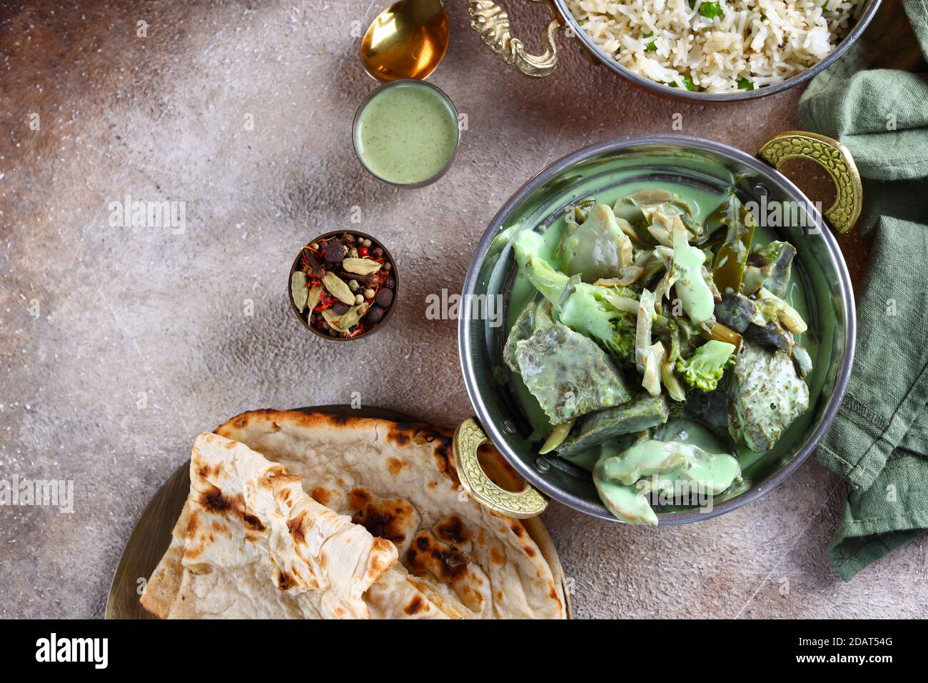 traditional indian food green curry lamb Stock Photo Alamy