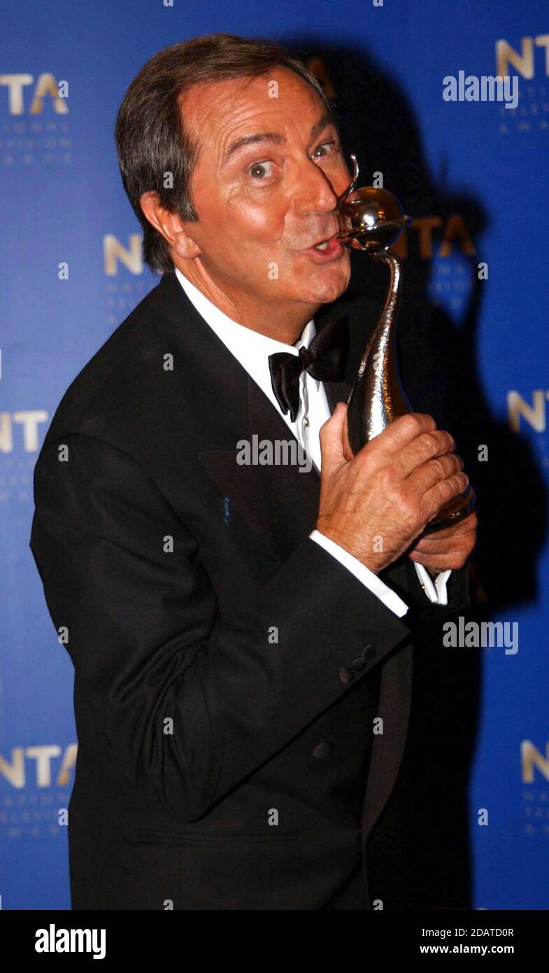 File photo dated 23/10/2001 of Des O'Connor with his Special Achievement Award at the National Television Awards at the Royal Albert Hall, London. Des O'Connor, 88, sadly passed away on Saturday 14 November. His agent confirmed he had been admitted to hospital just over a week ago, following a fall at his home in Buckinghamshire. Unfortunately yesterday evening his condition suddenly deteriorated and he drifted peacefully away in his sleep. Stock Photo