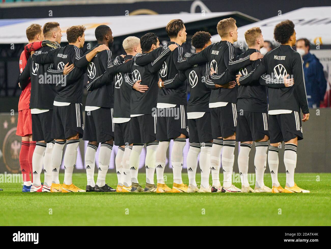 Team at anthemn, hug each other in the match GERMANY - UKRAINE 3-1 UEFA Nations League,  German Football Nationalteam, DFB , Season 2020/2021 in Leipzig, Germany, November 14, 2020 © Peter Schatz / Alamy Live News   Important: DFB regulations prohibit any use of photographs as image sequences and/or quasi-video. Stock Photo