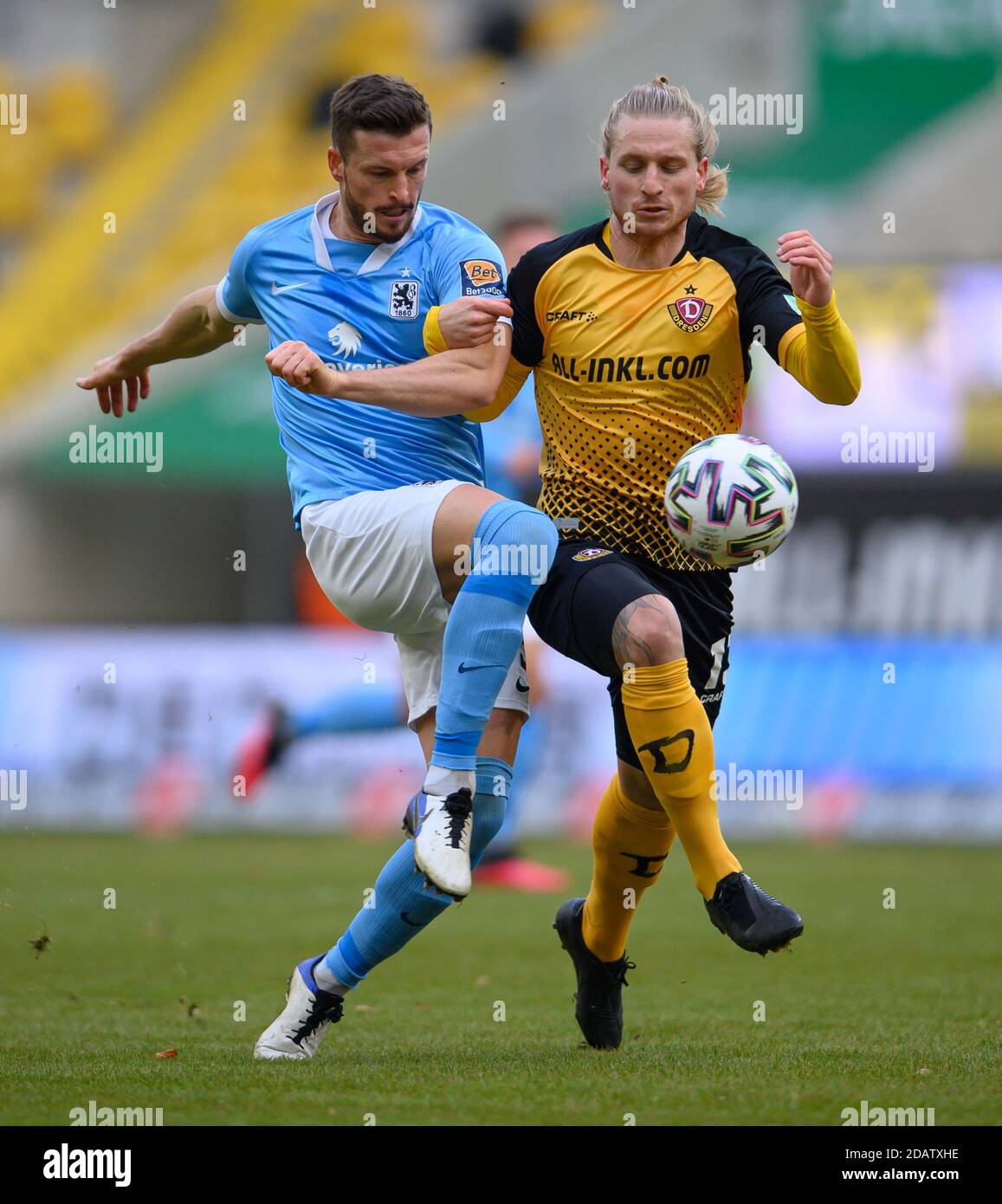 Dresden, Germany. 15th Nov, 2020. Football: 3rd division, SG Dynamo Dresden  - TSV 1860 Munich, 10th matchday, at the Rudolf-Harbig-Stadium Dynamos  Yannick Stark (3rd from left) cheers after his goal for 1:1