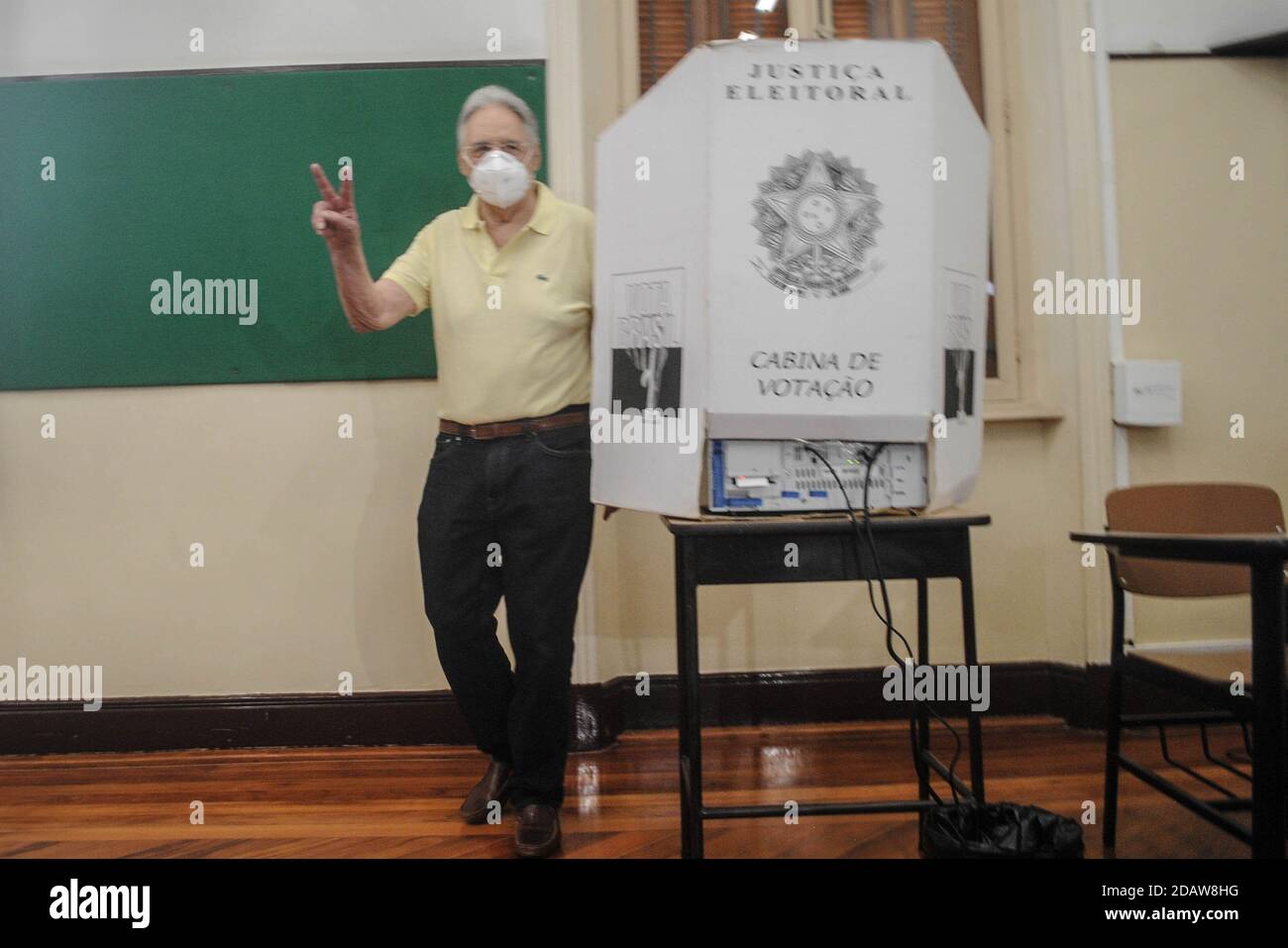 Sao Paulo, Sao Paulo, Brasil. 15th Nov, 2020. (INT) Elections in Sao Paulo: Ex President of Brazil votes. November 15, 2020, Sao Paulo, Brazil: Brazilian Former President, Fernando Henrique Cardoso goes to his polling place accompanied by the current Mayor of Sao Paulo Bruno Covas at Sion College on Avenida Higienopolis, 983 - Consolacao.Credit: Adeleke Anthony Fote/TheNews2 Credit: Adeleke Anthony Fote/TheNEWS2/ZUMA Wire/Alamy Live News Stock Photo