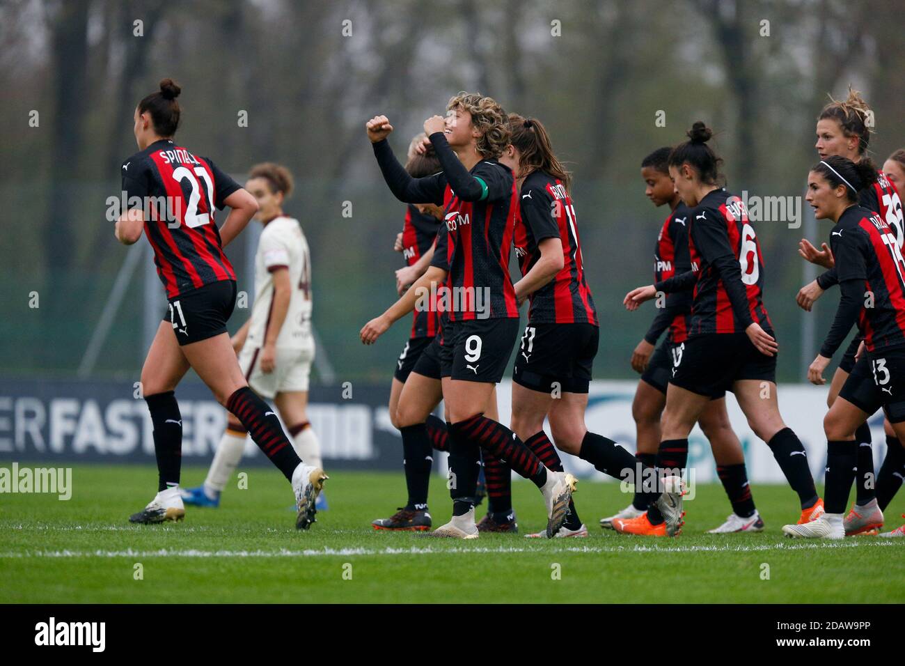 Valentina Giacinti (AC Milan) controlling the ball during AC Milan vs ACF  Fiorentina femminile, Italian foo - Photo .LiveMedia/Francesco Scaccianoce  Stock Photo - Alamy