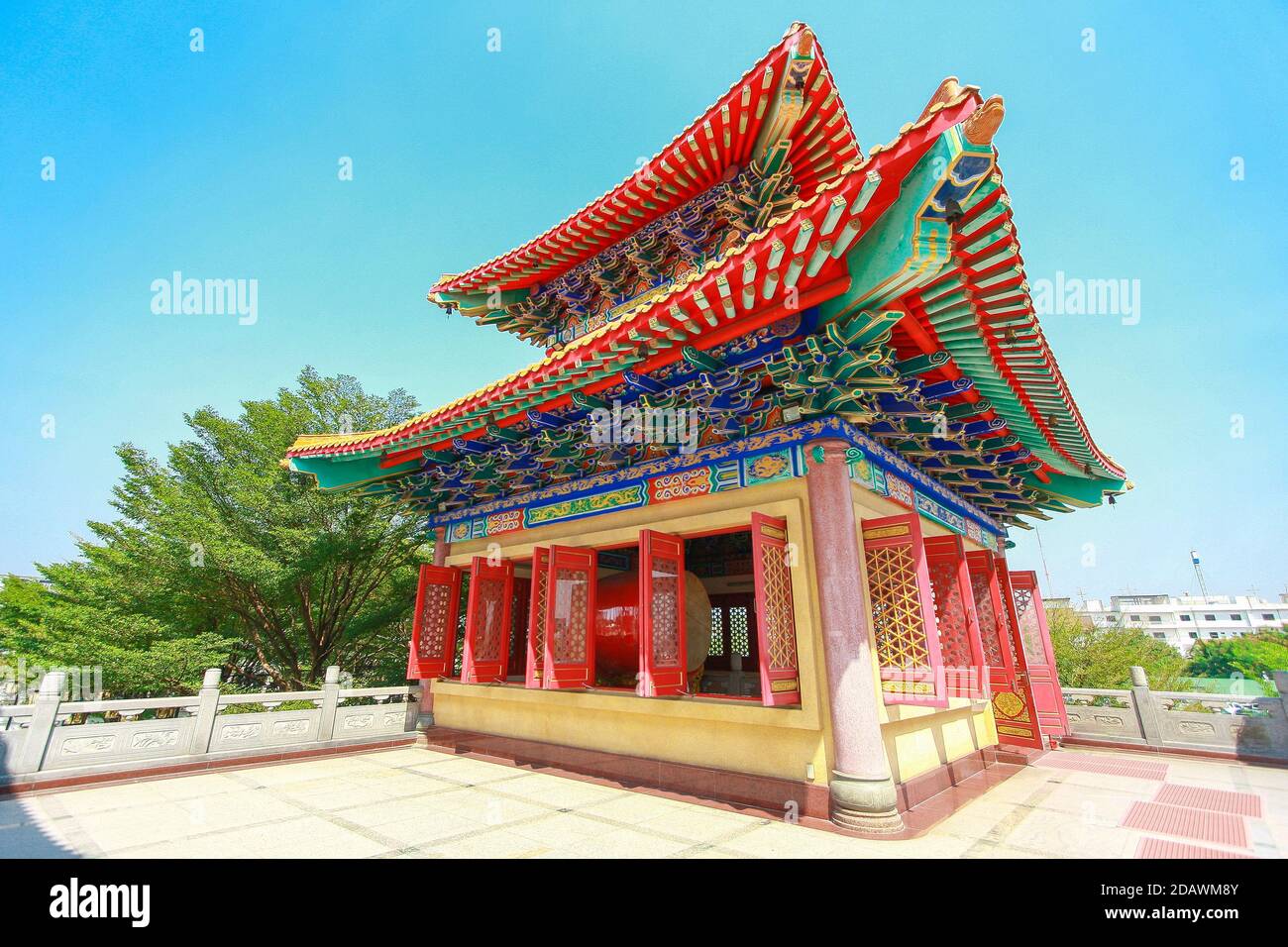 Beautiful Chinese temple building Stock Photo Alamy
