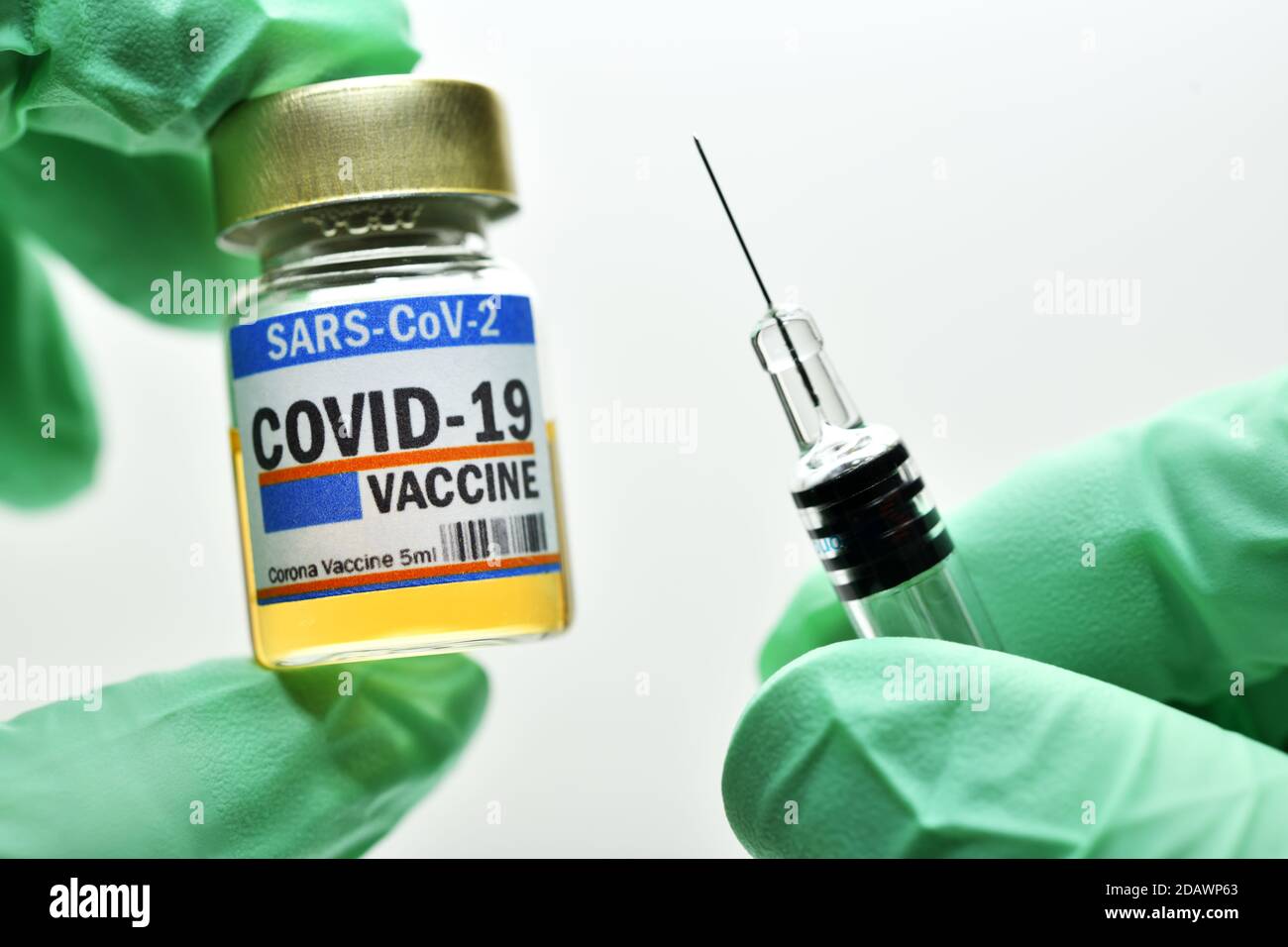 Hand holding corona vaccine vial and vaccination syringe Stock Photo
