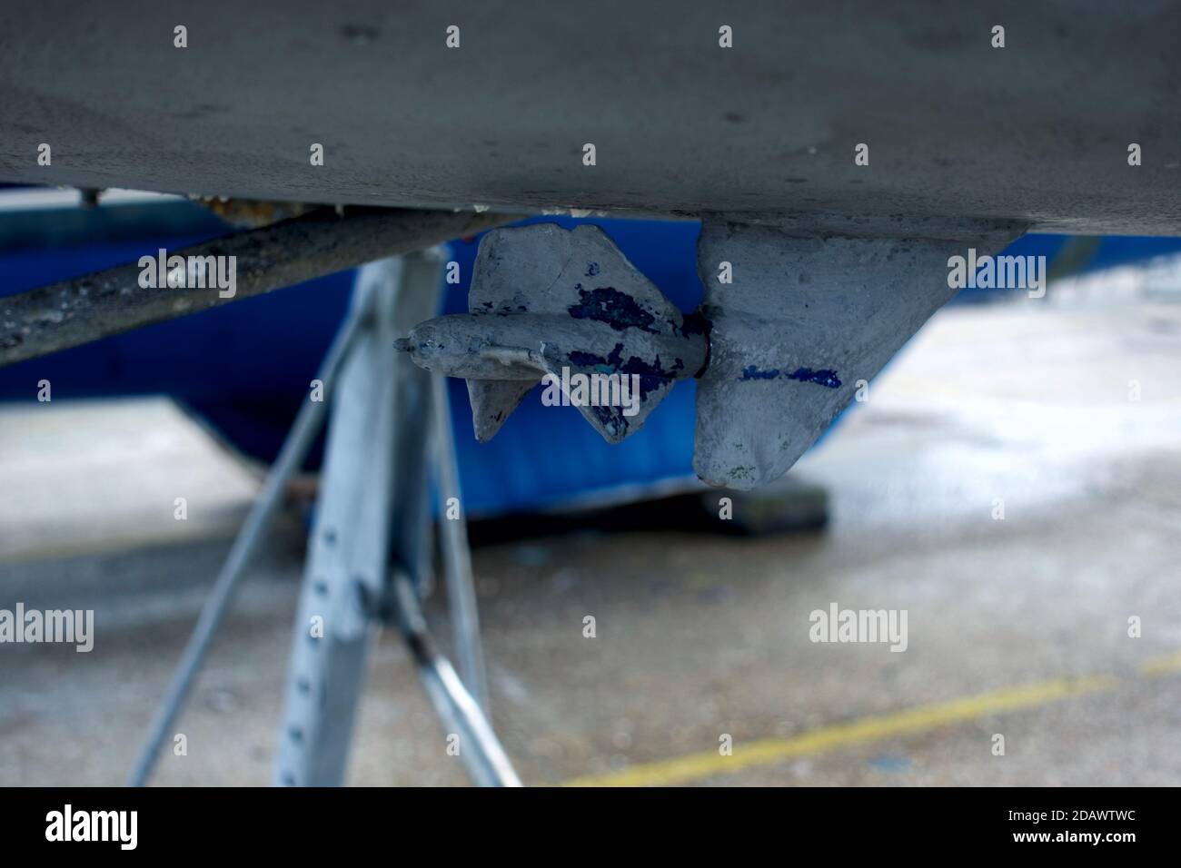 Yacht impeller log for measuring distance run through the water in a