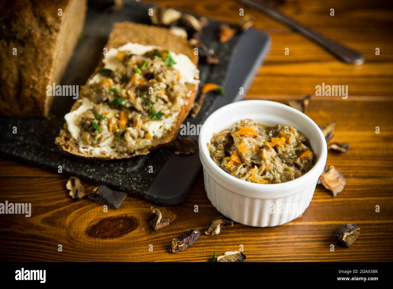 Грибная икра рецепт через мясорубку с чесноком