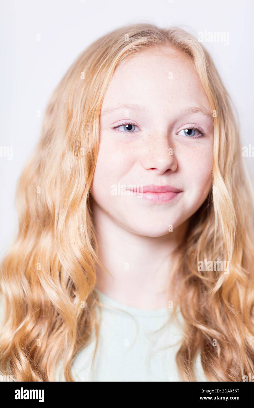 Blonde female wavy hair freckles hi-res stock photography and images - Alamy Blonde female wavy hair freckles hi-res stock photography and images - Alamy