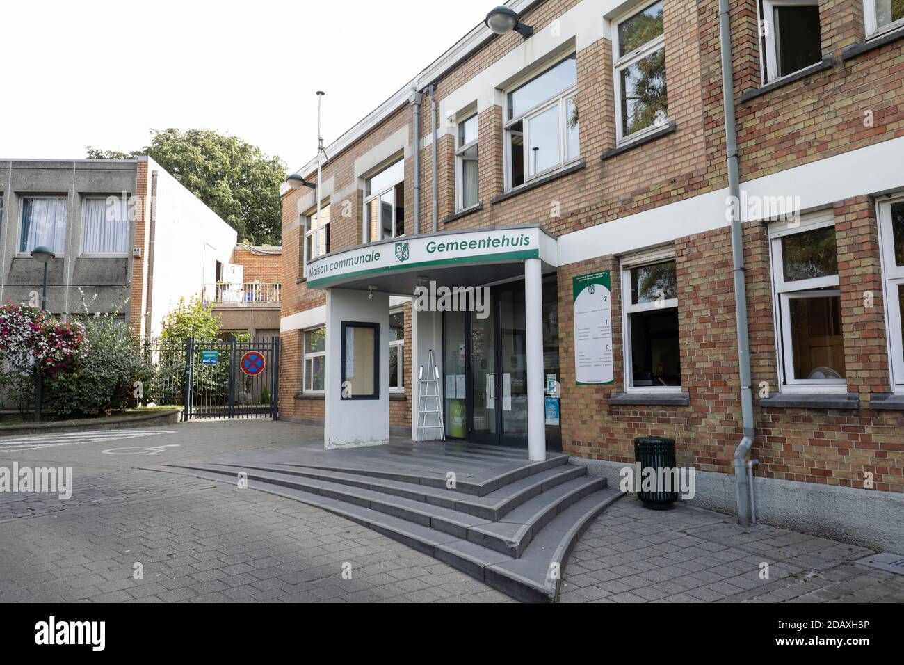 Illustration shows the city hall of the BerchemSainteAgathe and