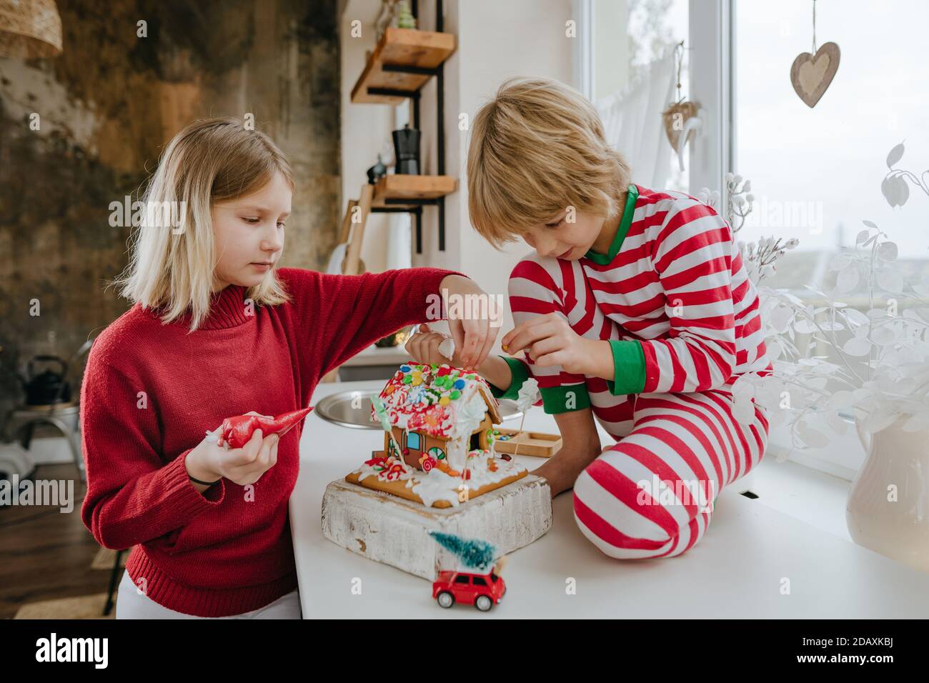 Children Making Gingerbread Children making gingerbread house hi-res stock photography and images ...