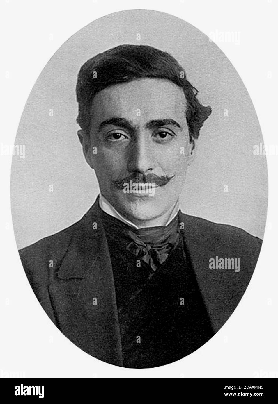 1915 , ITALY : The celebrate italian painter and illustrator  FORTUNINO MATANIA ( 1881 - 1963 ). Unknown photographer .- PORTRAIT - RITRATTO  - ILLUSTRATORE - ILLUSTRATOR - ARTE - VISUAL ARTS - ARTI VISIVE - PITTORE - PITTORE - baffi - moustache  --- ARCHIVIO GBB Stock Photo