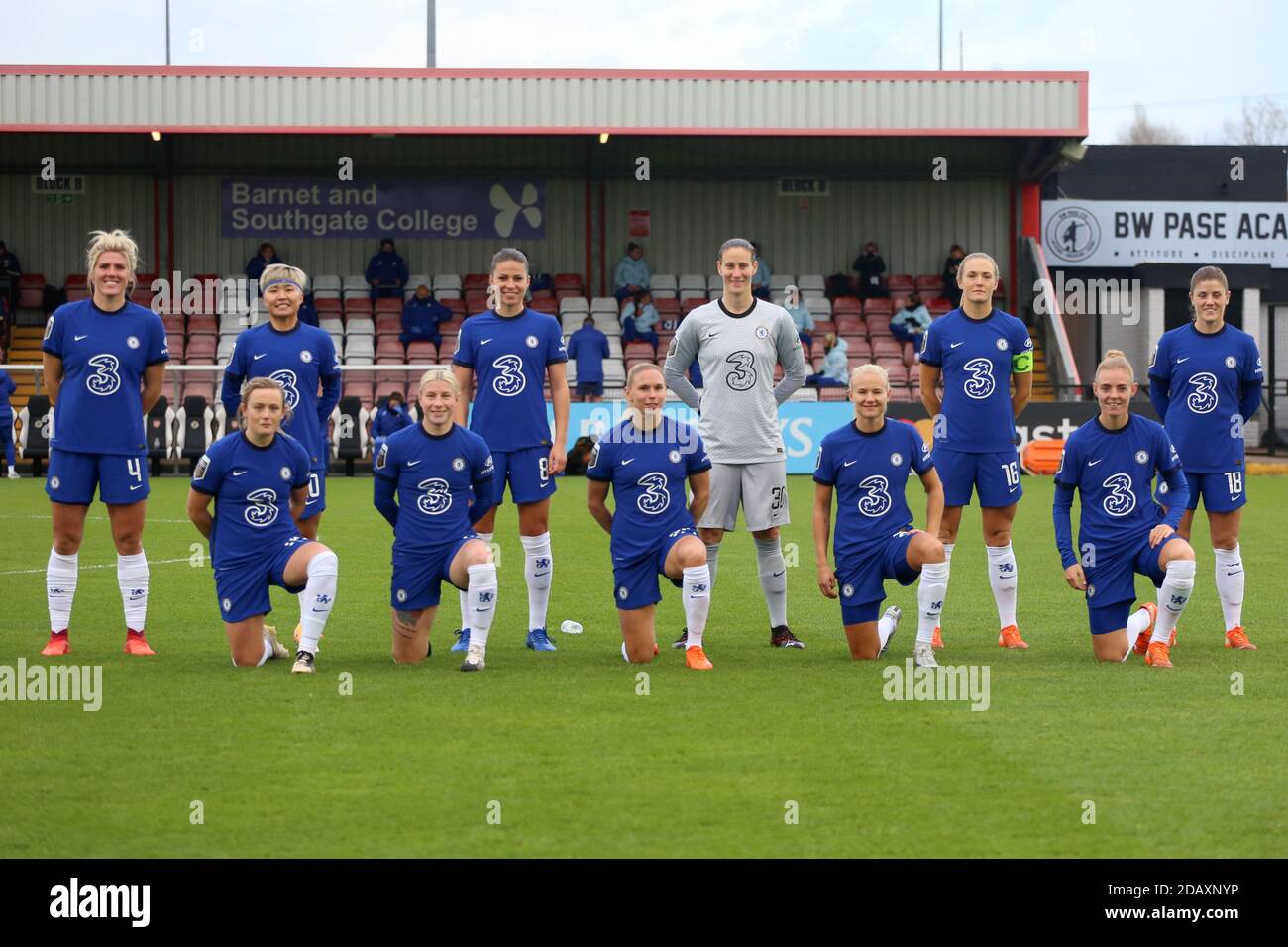 Borehamwood, UK. 15th Nov, 2020. Chelsea squad looks on during the FA Women's Super League match between Arsenal and Chelsea at Meadow Park in Borehamwood. FEDERICO GUERRA MARANESI/SPP Credit: SPP Sport Press Photo. /Alamy Live News Stock Photo