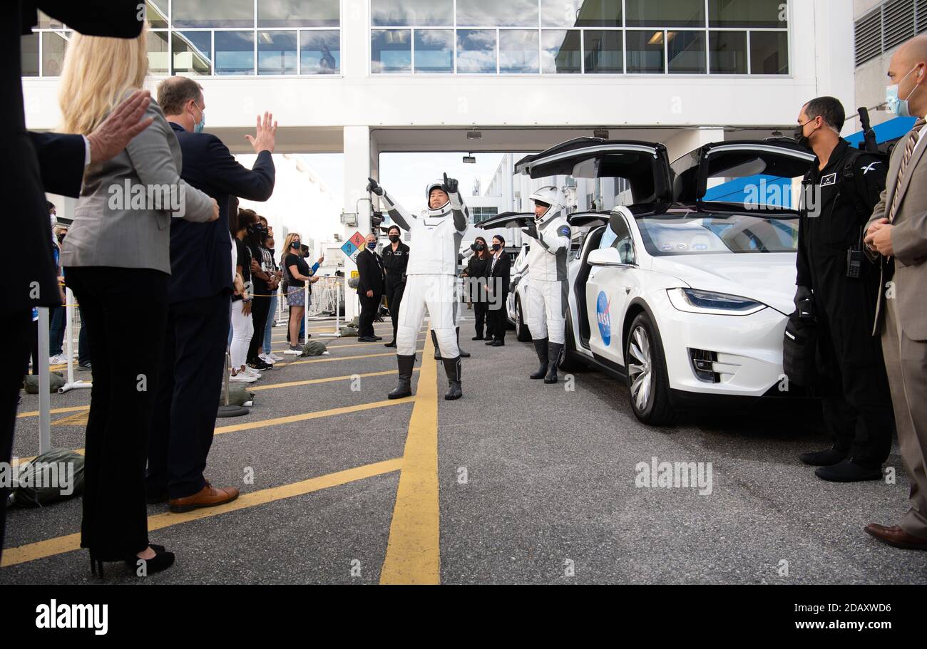 Cape Canaveral, United States of America. 15 November, 2020. JAXA astronaut Soichi Noguchi acknowledges the crowd as the NASA SpaceX Commercial Crew One astronauts board SpaceX Tesla crew vehicles to for liftoff at the Kennedy Space Center November 15, 2020 in Cape Canaveral, Florida. Credit: Joel Kowsky/NASA/Alamy Live News Stock Photo