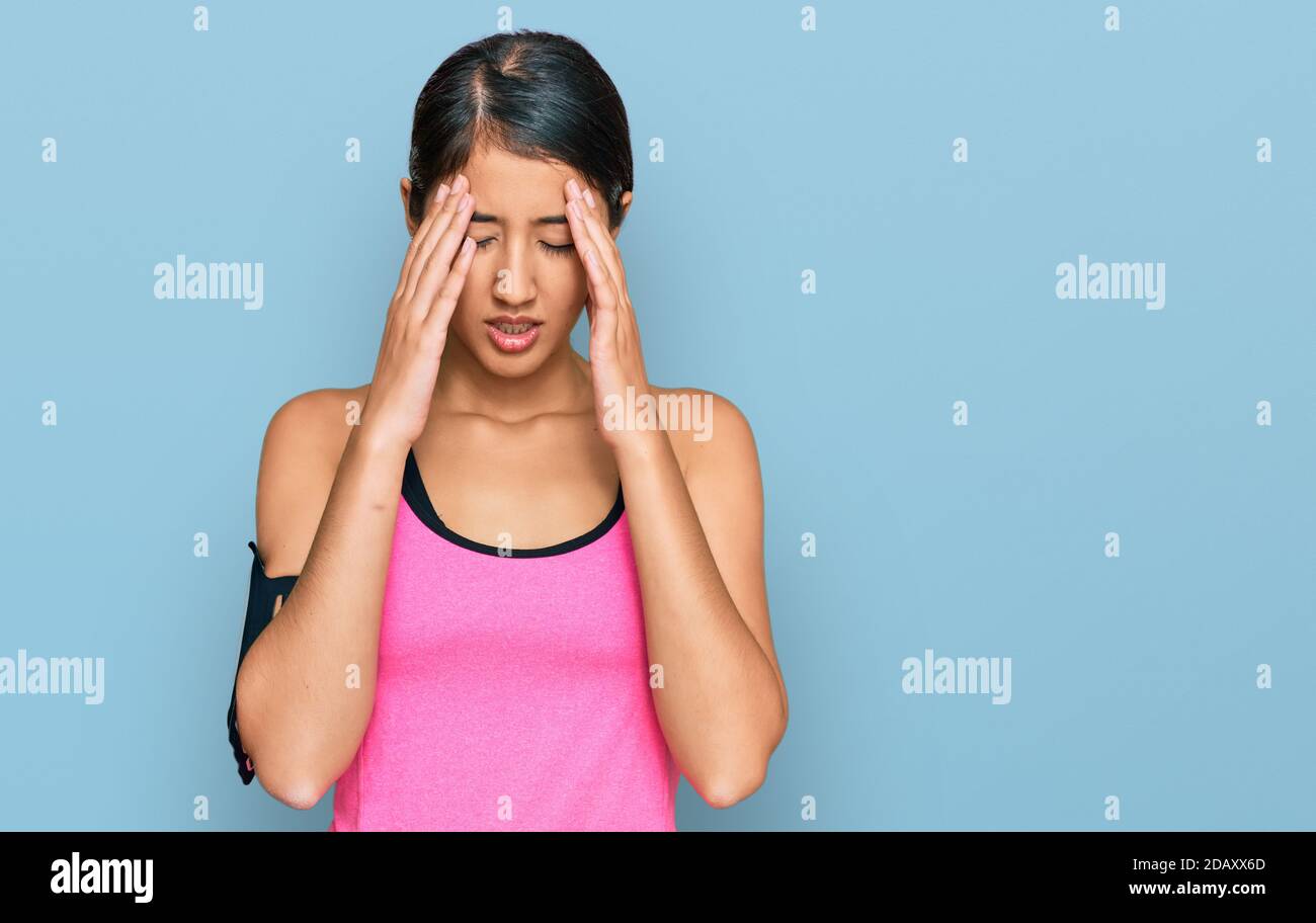 Beautiful asian young sport woman wearing sportswear and arm band with