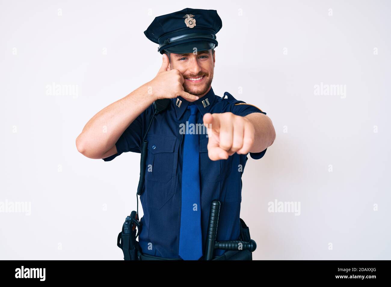 Police officer friendly talking hi-res stock photography and images - Alamy