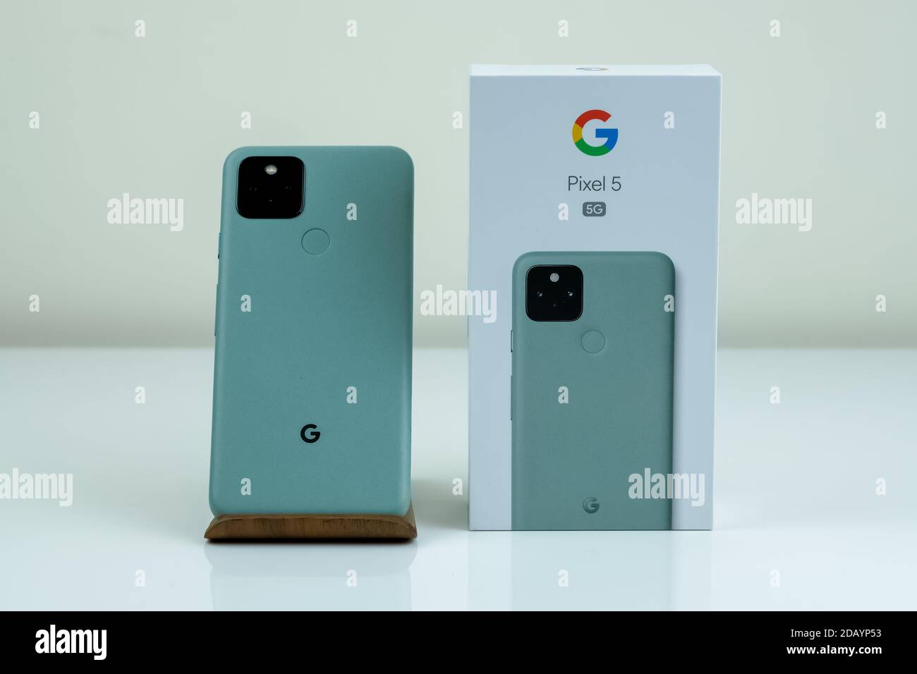 Google Pixel 5 in Sorta Sage color Stock Photo - Alamy