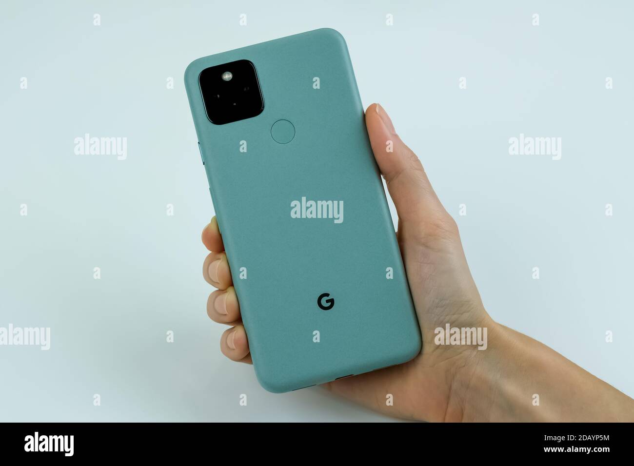 Google pixel 5 sorta sage hi-res stock photography and Google pixel 5 sorta sage hi-res stock photography and