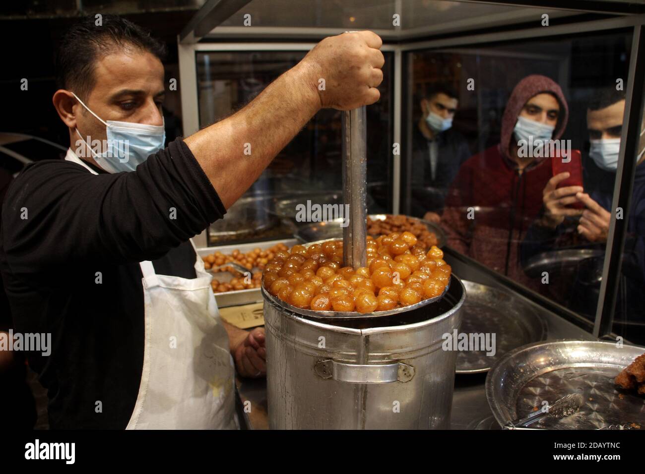 Luqmat al qadi hi-res stock photography and images - Alamy