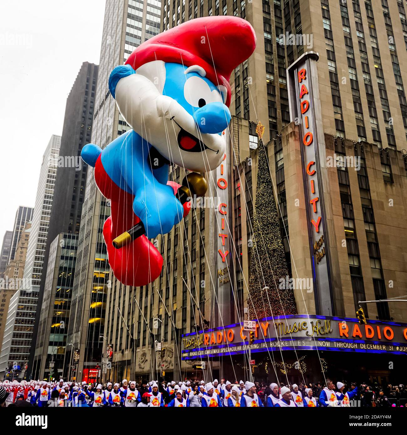 Papa smurf balloon hi-res stock photography and images - Alamy