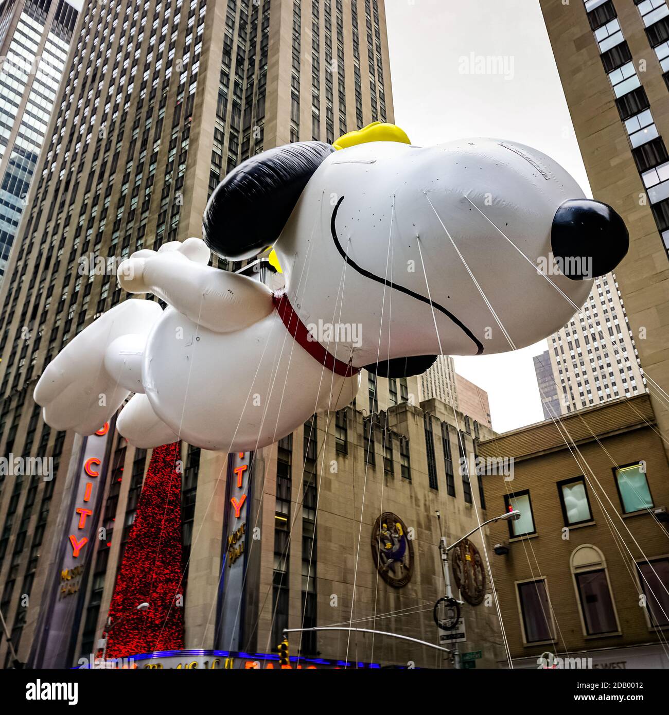 Page 2 Snoopy Cartoon High Resolution Stock Photography And Images Alamy