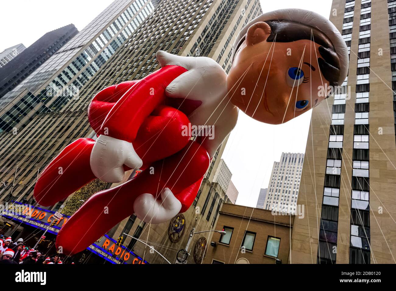 The Elf on the Shelf ballon floats in the air during the Macy's ...