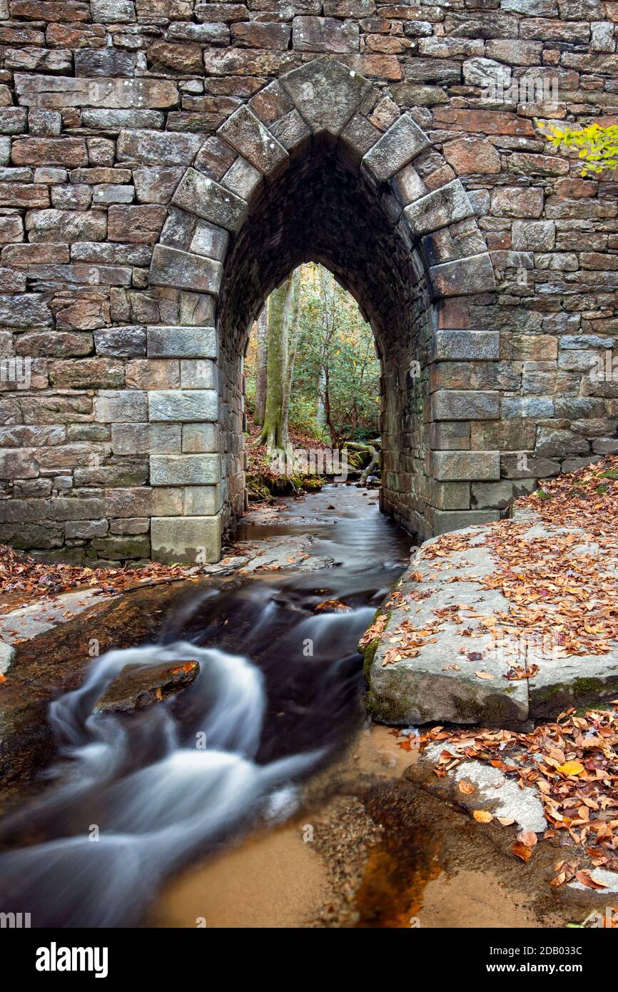 Completed through arch bridge hires stock photography and images Alamy