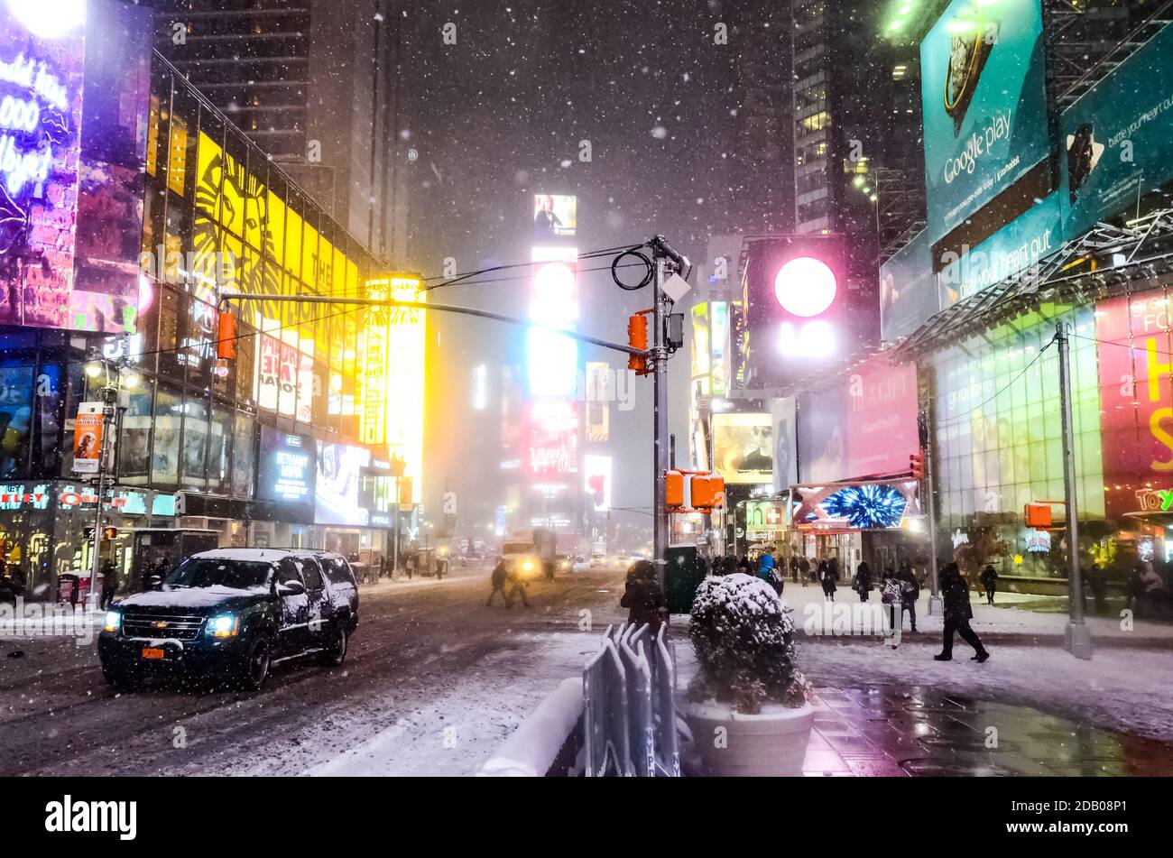 Times square in winter snow hi-res stock photography and images - Alamy