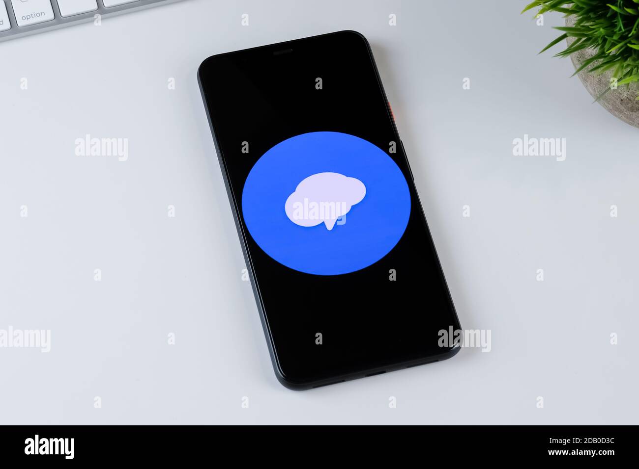 Remind: School Communication app logo on a smartphone screen Stock ...