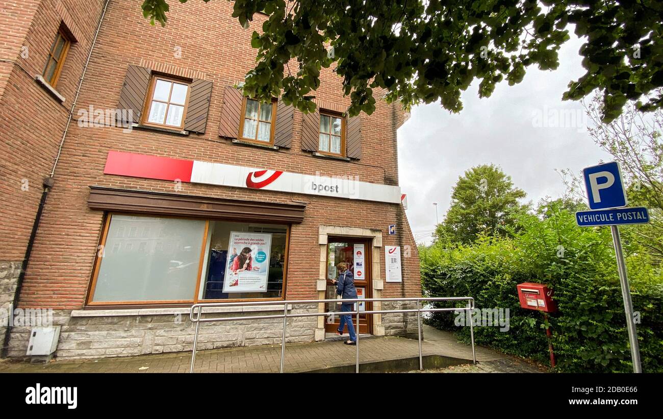 Illustration picture shows the bpost post office in Braine le Chateau