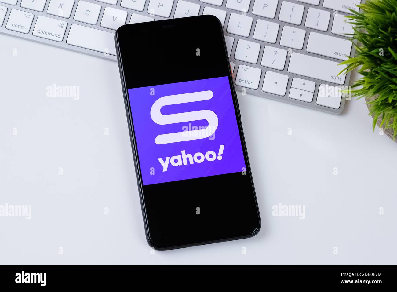 Yahoo Sports app logo on a smartphone screen Stock Photo Alamy