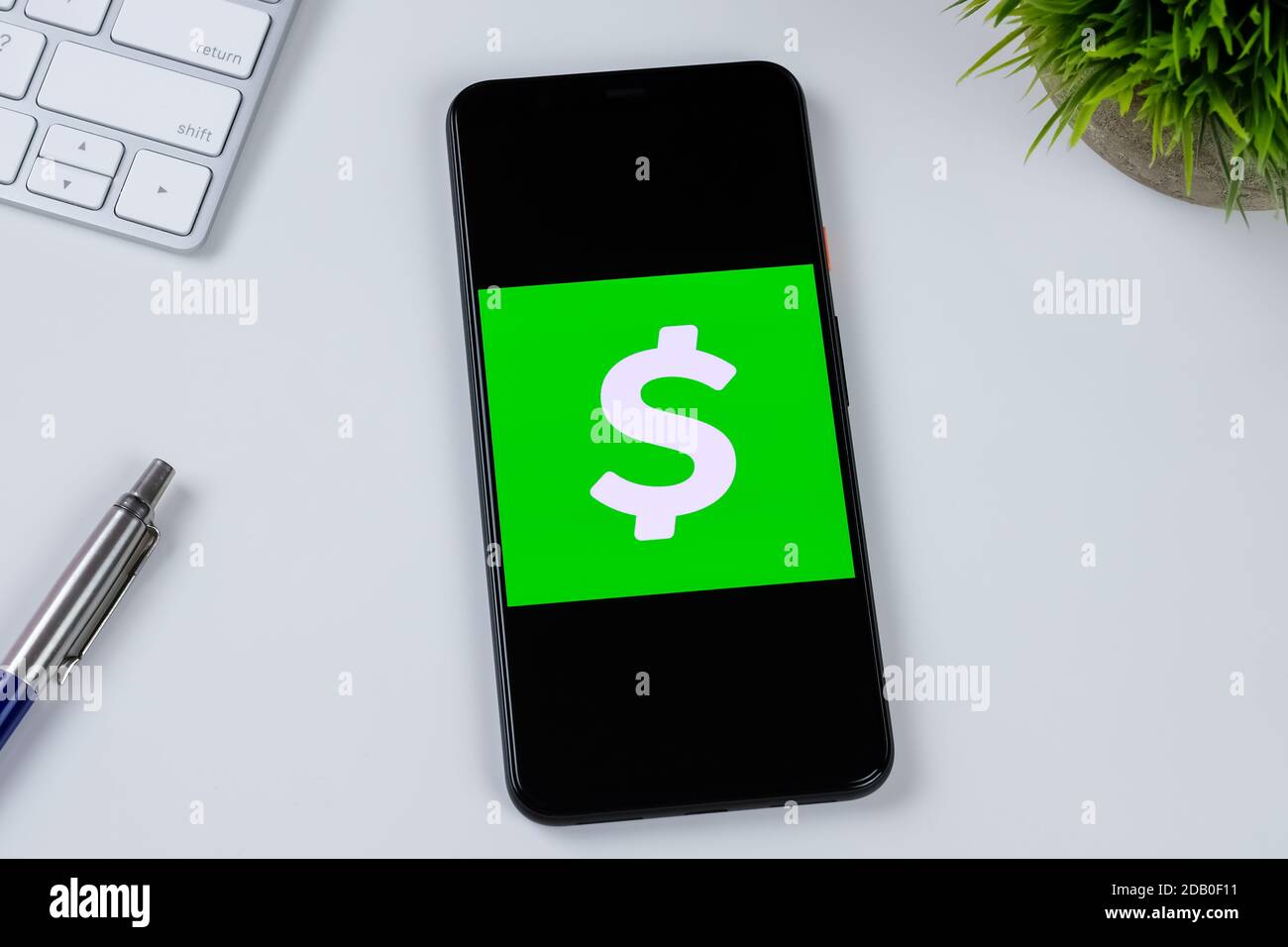 Cash App app logo on a smartphone screen Stock Photo - Alamy