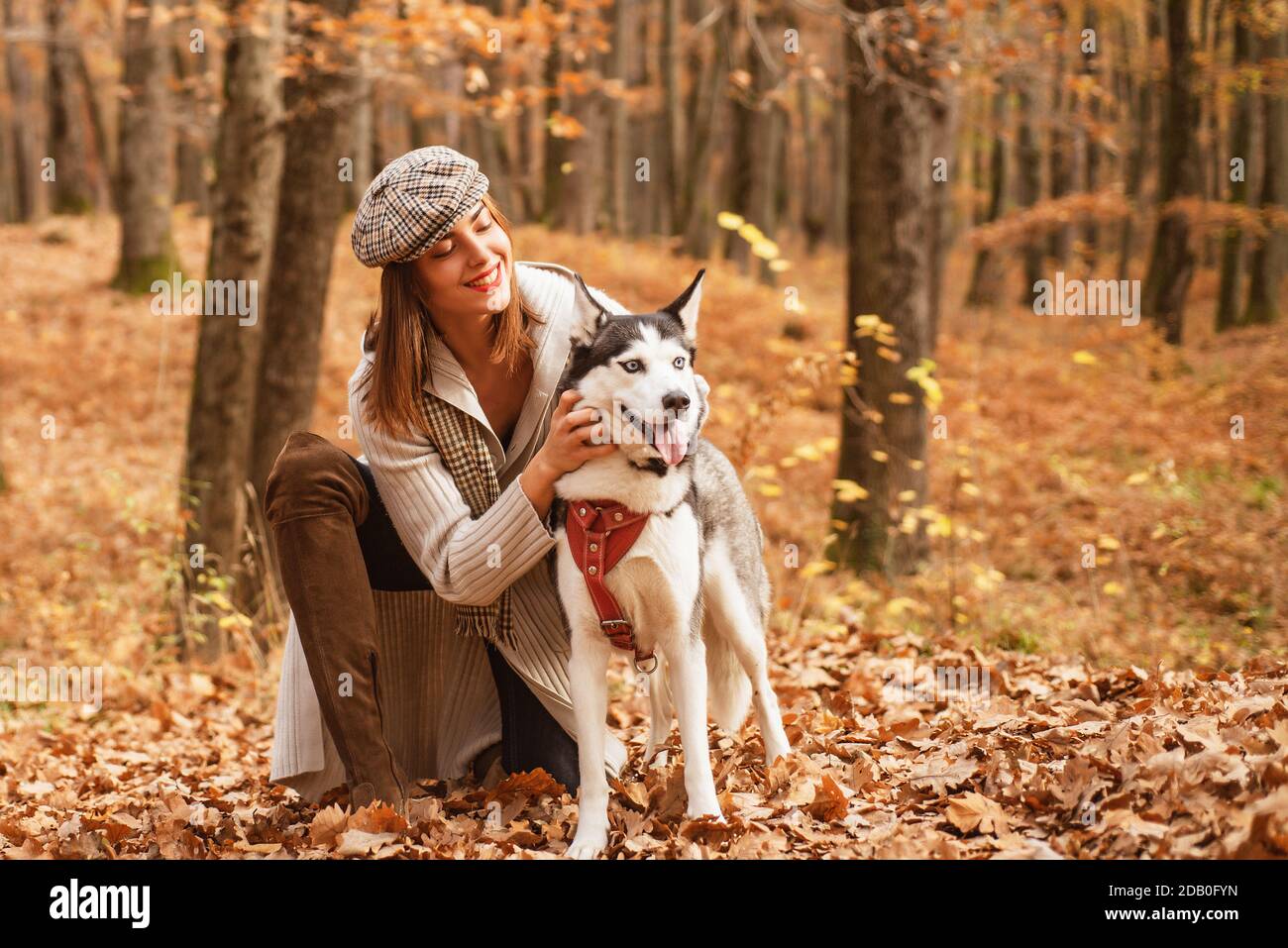 Girl in a yellow beret hi-res stock photography and images - Alamy