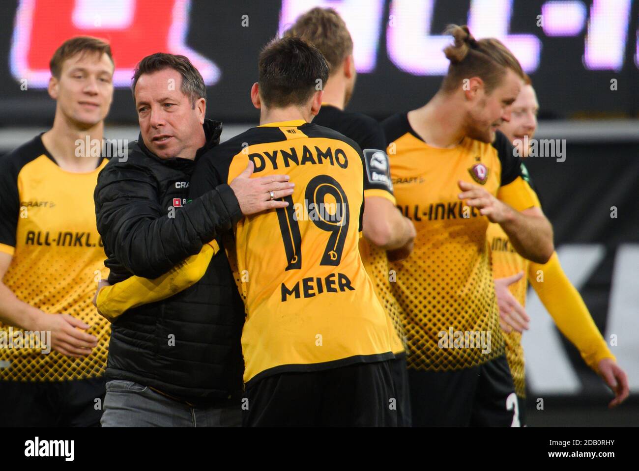 Dresden, Germany. 15th Nov, 2020. Football: 3rd division, SG Dynamo Dresden  - TSV 1860 Munich, 10th matchday, at the Rudolf-Harbig-Stadium Dynamos  Sebastian Mai (l) gesturing next to Yannick Stark. Credit: Robert  Michael/dpa-Zentralbild/dpa/Alamy