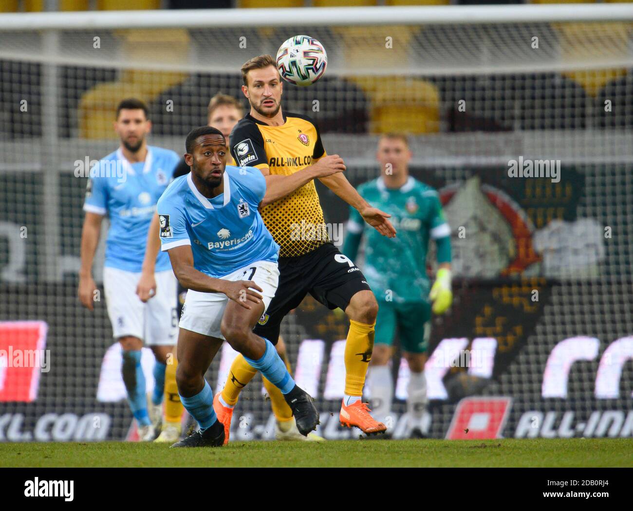 Dresden, Germany. 15th Nov, 2020. Football: 3rd division, SG Dynamo Dresden  - TSV 1860 Munich, 10th matchday, at the Rudolf-Harbig-Stadium Dynamos  Yannick Stark (3rd from left) cheers after his goal for 1:1