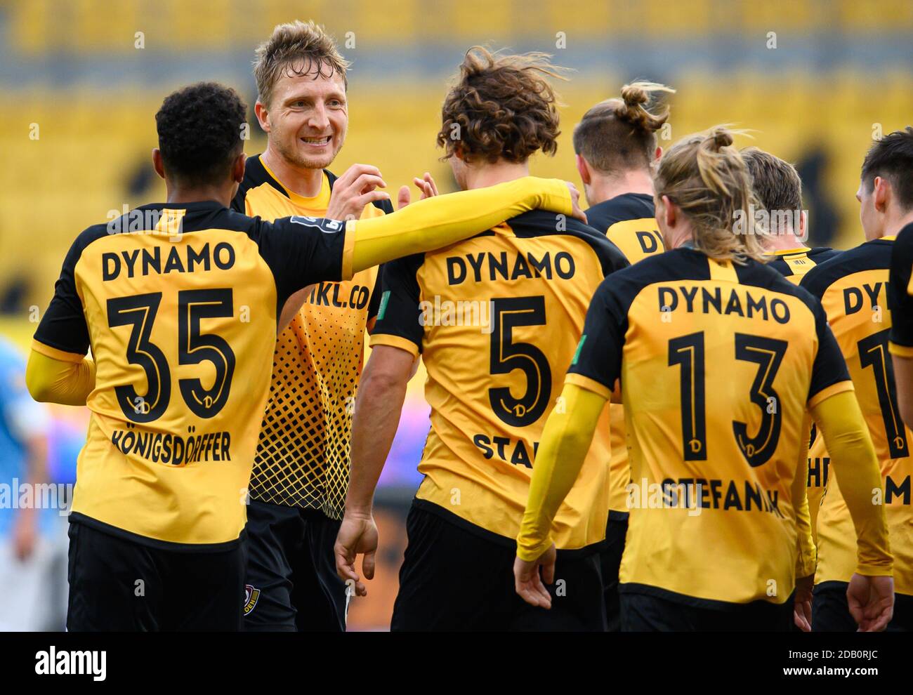 Dresden, Germany. 15th Nov, 2020. Football: 3rd division, SG Dynamo Dresden  - TSV 1860 Munich, 10th matchday, at the Rudolf-Harbig-Stadium Dynamos  Yannick Stark (3rd from left) cheers after his goal for 1:1