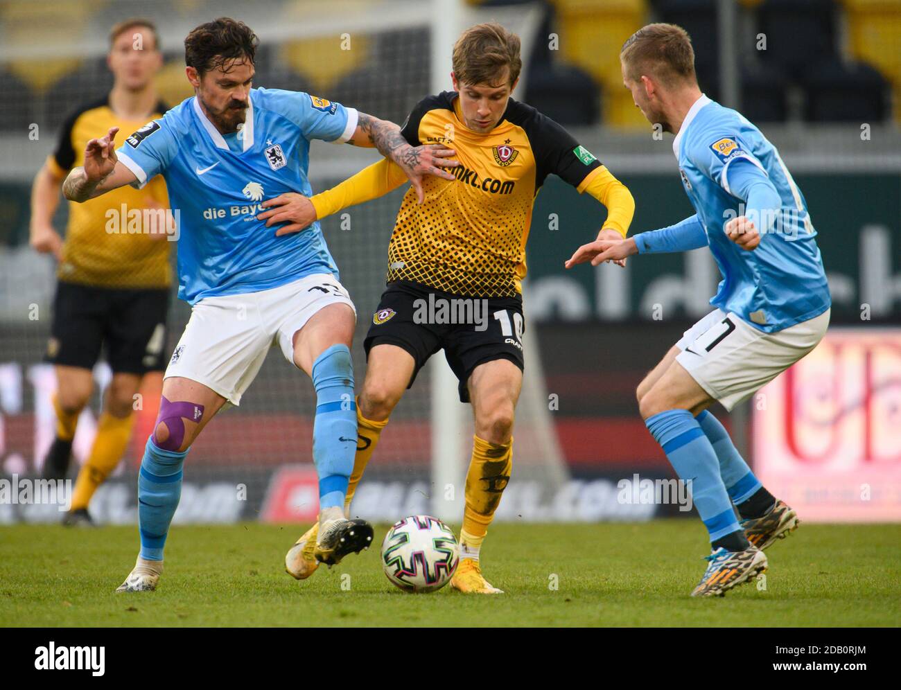 Dresden, Germany. 23rd July, 2022. Soccer: 3rd league, SG Dynamo Dresden - TSV  1860 Munich, Matchday 1, Rudolf-Harbig-Stadion. Dynamo's Tim Knipping  (l-r), Kyu-hyun Park, Dennis Borkowski and Manuel Schäffler cheer. Credit:  Robert