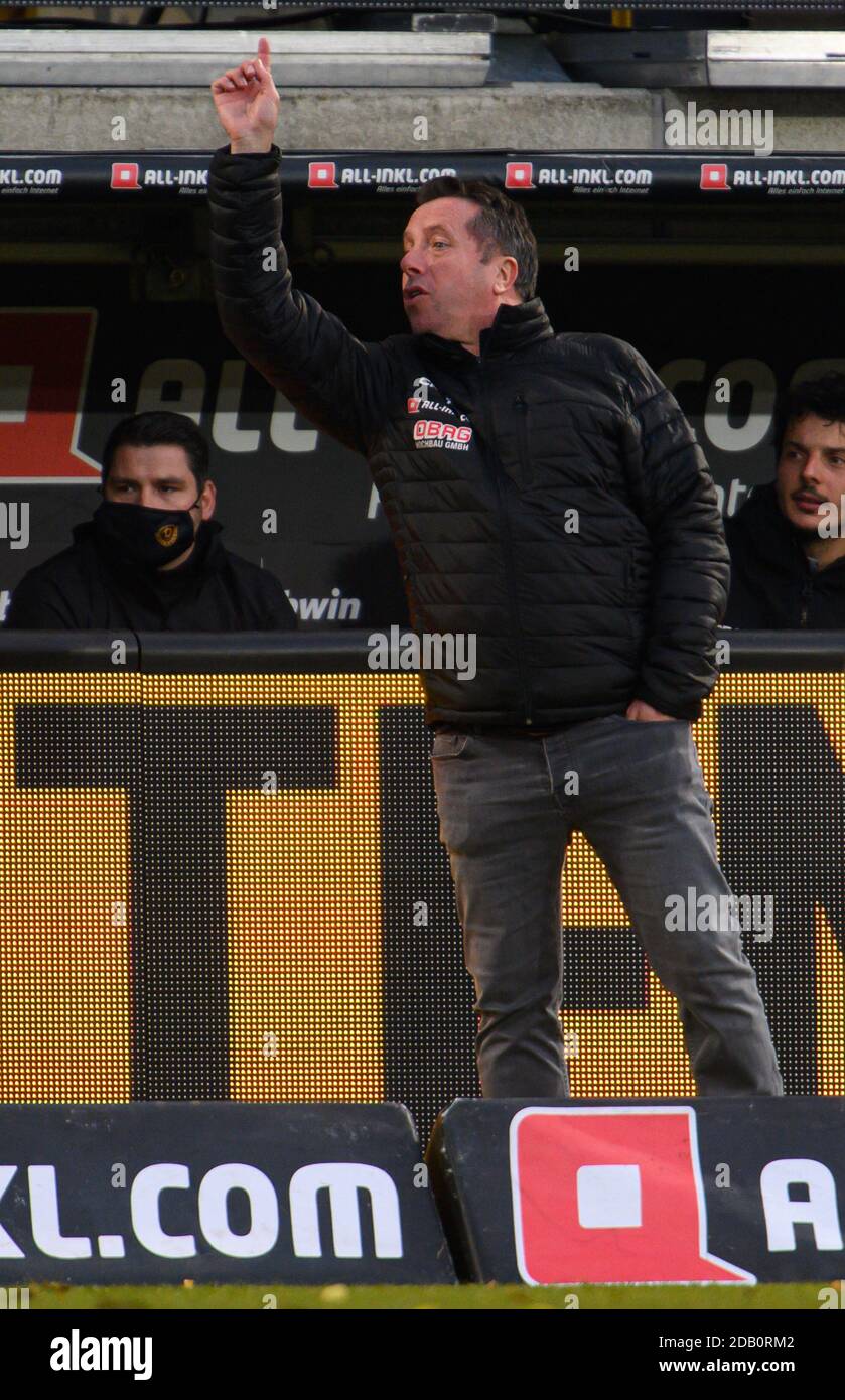 Dresden, Germany. 15th Nov, 2020. Football: 3rd division, SG Dynamo Dresden  - TSV 1860 Munich, 10th matchday, at the Rudolf-Harbig-Stadium Dynamos  Sebastian Mai (l) gesturing next to Yannick Stark. Credit: Robert  Michael/dpa-Zentralbild/dpa/Alamy