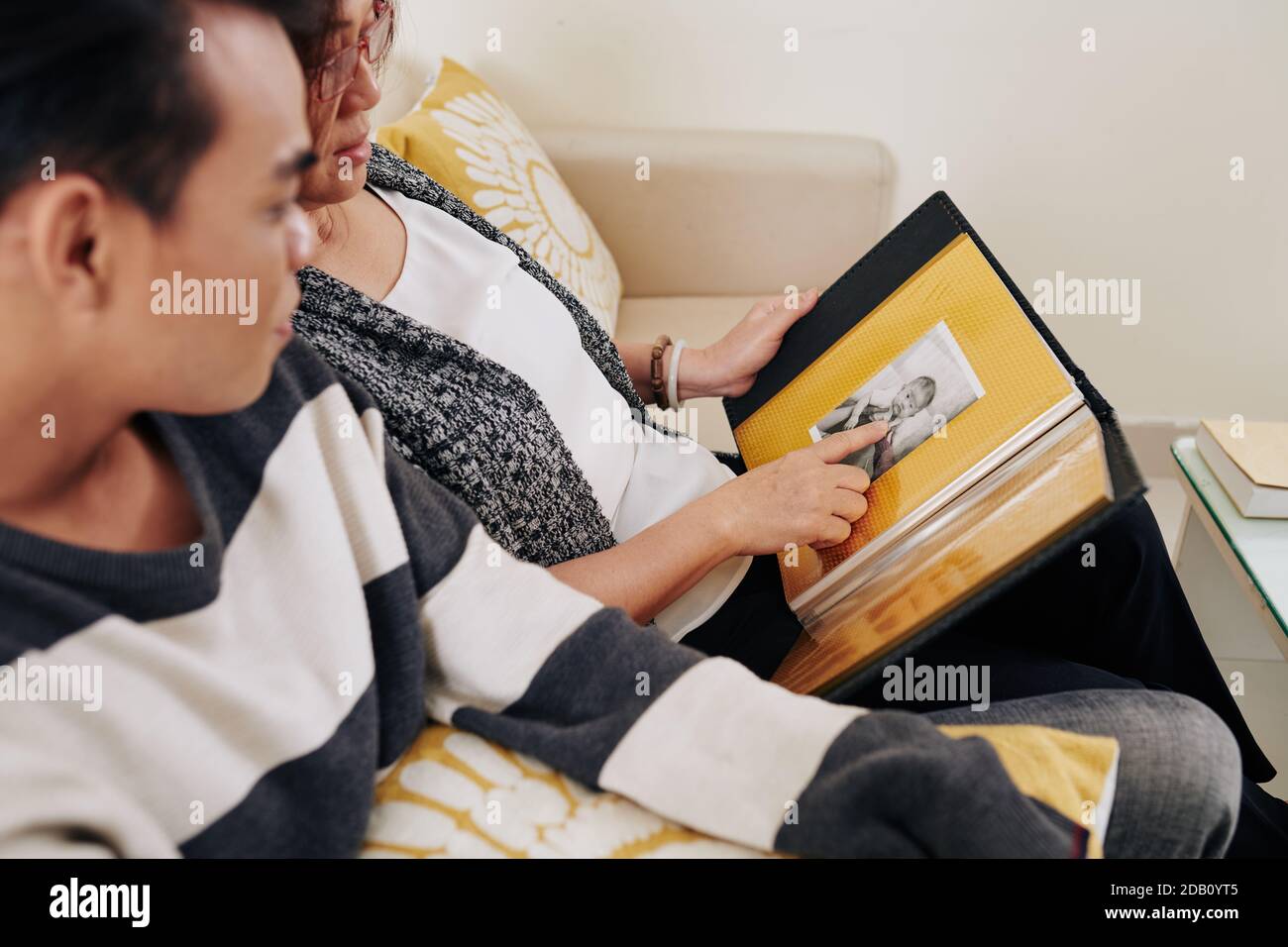 Family watching old photos Stock Photo - Alamy
