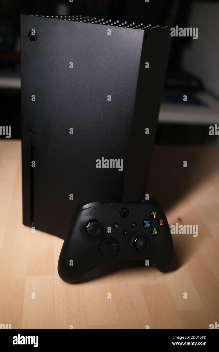 Xbox series s hi-res stock photography and images - Alamy