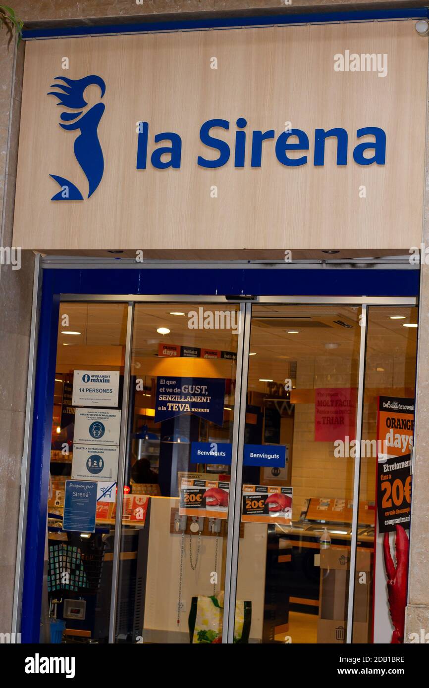 BARCELONA., SPAIN - Nov 14, 2020: Barcelona, Spain-November 14,2020:Sirena  frozen food store specialized in seafood and fish, Barcelona Stock Photo -  Alamy