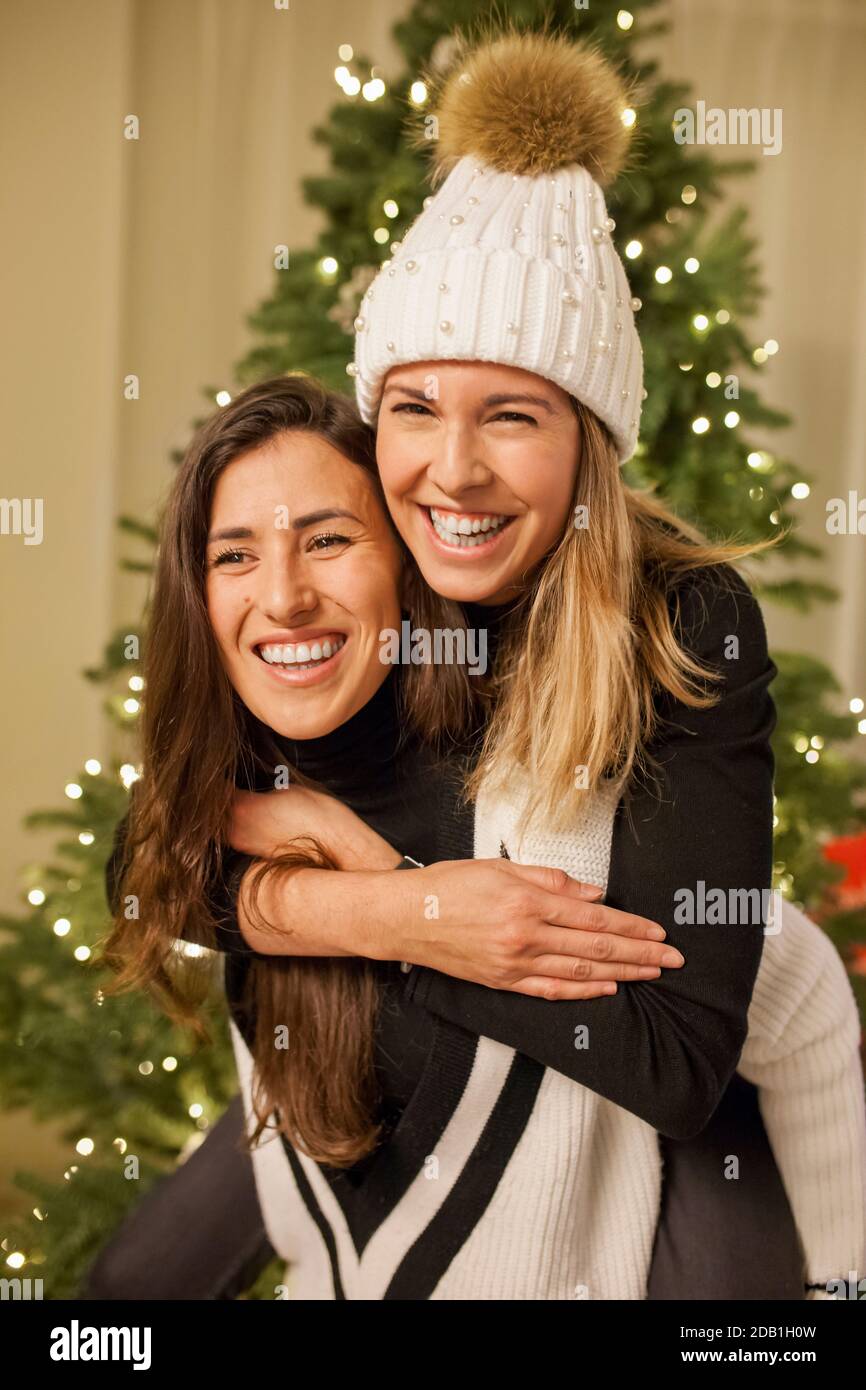 Party girls and xmas hi-res stock photography and images - Alamy