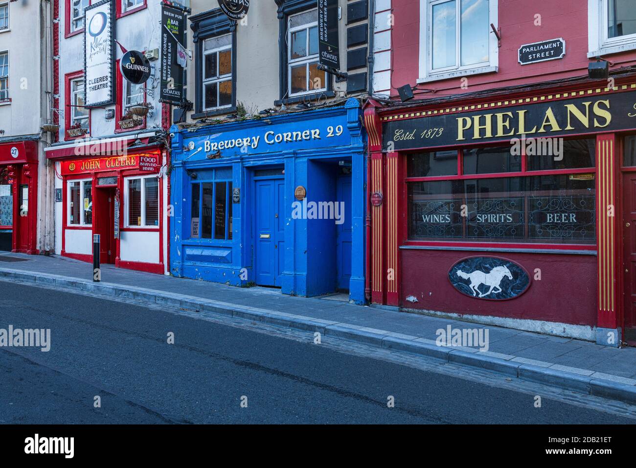 John Cleere, Brewery Corner and Phelans public houses on Parliament street, Kilkenny, in the early evening, County Kilkenny, Ireland Stock Photo
