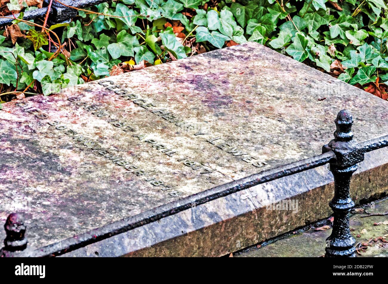 Grave of George Lewes on Highgate Cemetery in London; Grab von George Lewes, Gefährte von George Eliot Stock Photo