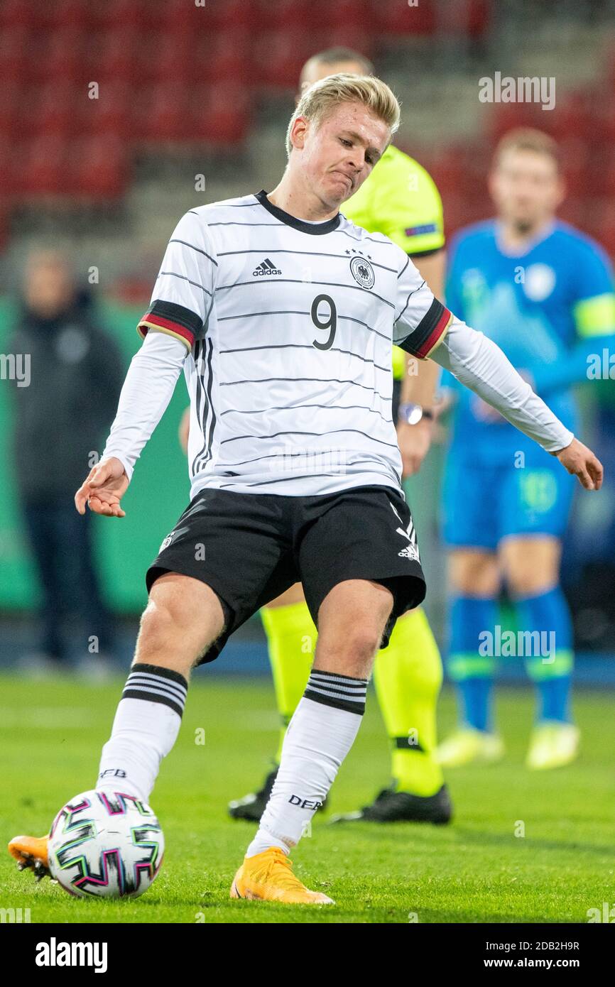 Jonathan BURKARDT (GER) with ball, single action with ball, action, football Laenderspiel, U21, friendly game, Germany (GER) - Slovenia (SLO) 1: 1, on November 12th, 2020 in Braunschweig/Germany. ¬ | usage worldwide Stock Photo